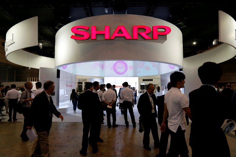 共同社報導，夏普正在考慮縮小液晶面板事業，子公司堺工廠可能邁向停產。（路透）