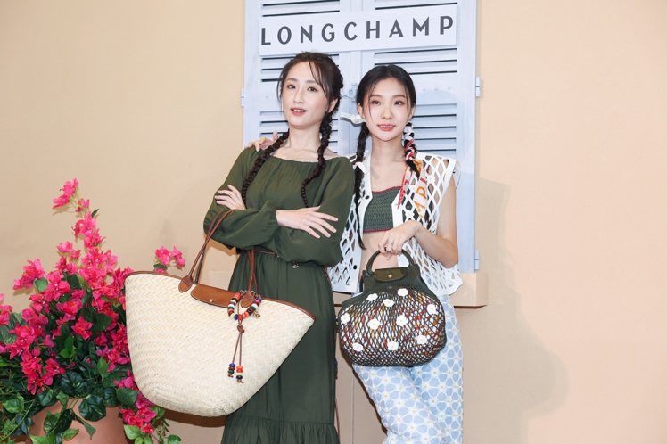 Longchamp選在新光三越百貨A11館，打造DO YOU SAINT-TROPEZ？快閃店，而藝人柯佳嬿（左）、陳華（右）受邀穿上品牌新裝前往搶先體驗。記者吳致碩／攝影