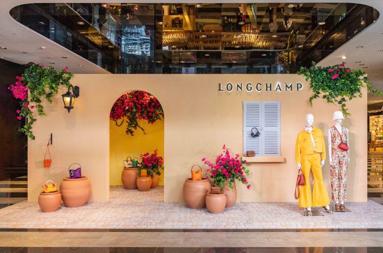 時尚品牌Longchamp迎接春天到來，特地選在新光三越百貨A11館，打造期間限定DO YOU SAINT-TROPEZ？主題快閃店。圖／Longchamp提供