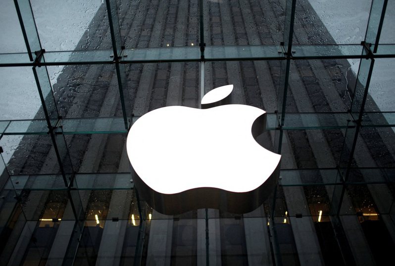 美國司法部21日控告蘋果公司違反反托辣斯法。路透
