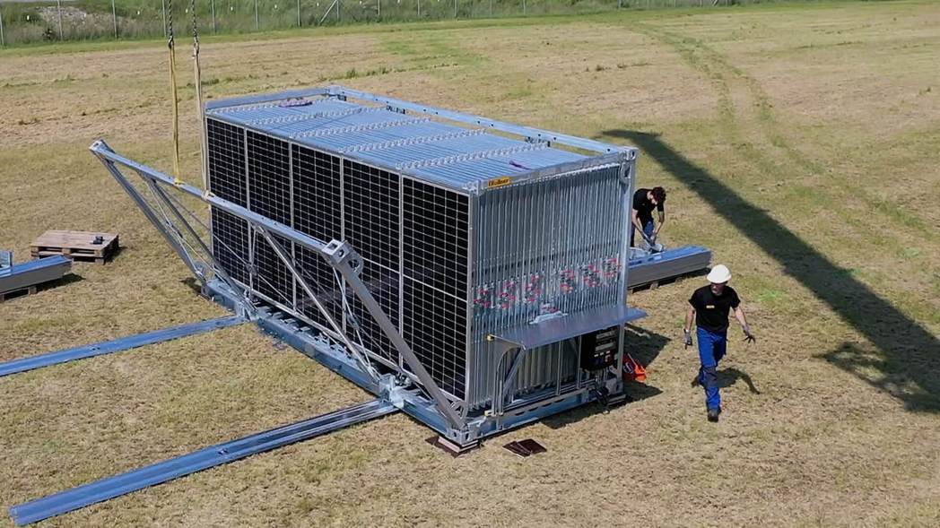 Solarcontainer為行動式太陽能發電容器，太陽能板能收納在貨櫃中。圖／...