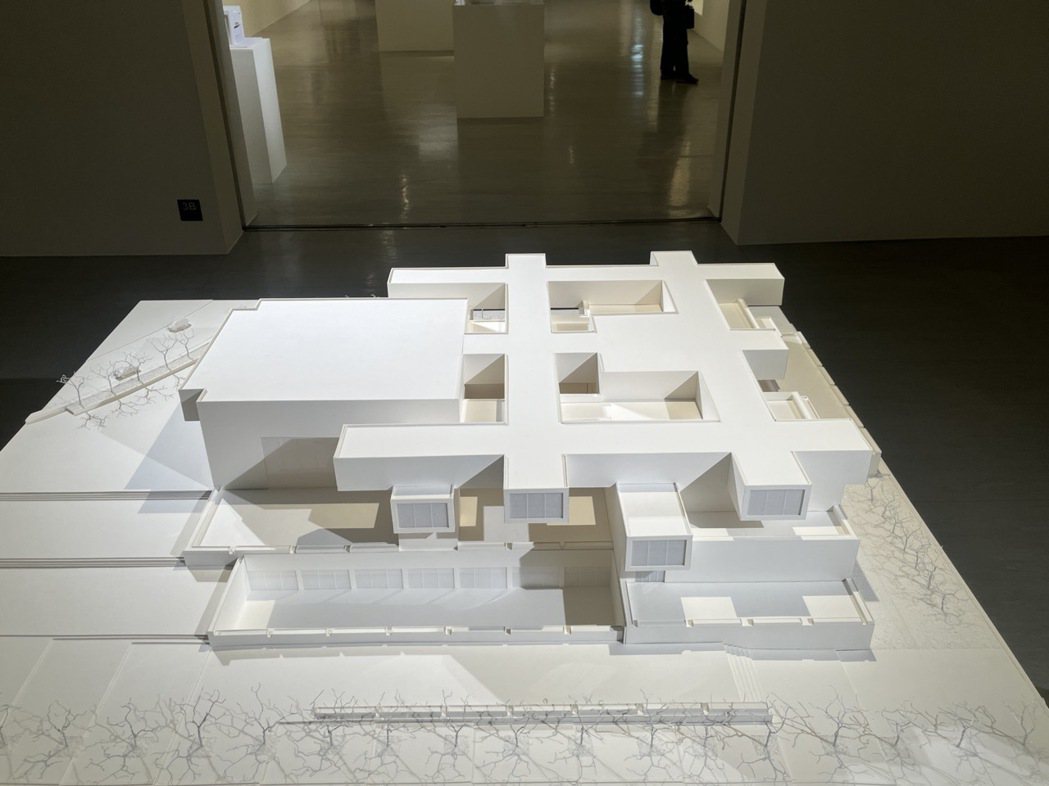 由高而潘設計的臺北市立美術館（1983），此為模型。 圖／Chris Chen提...
