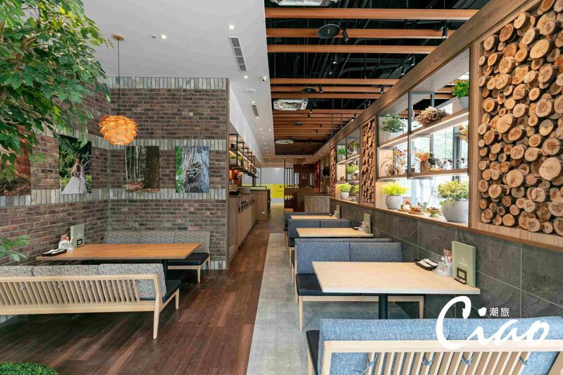 武蔵野森珈琲diner位於新莊宏匯思源i Tower廣場的二號店。
