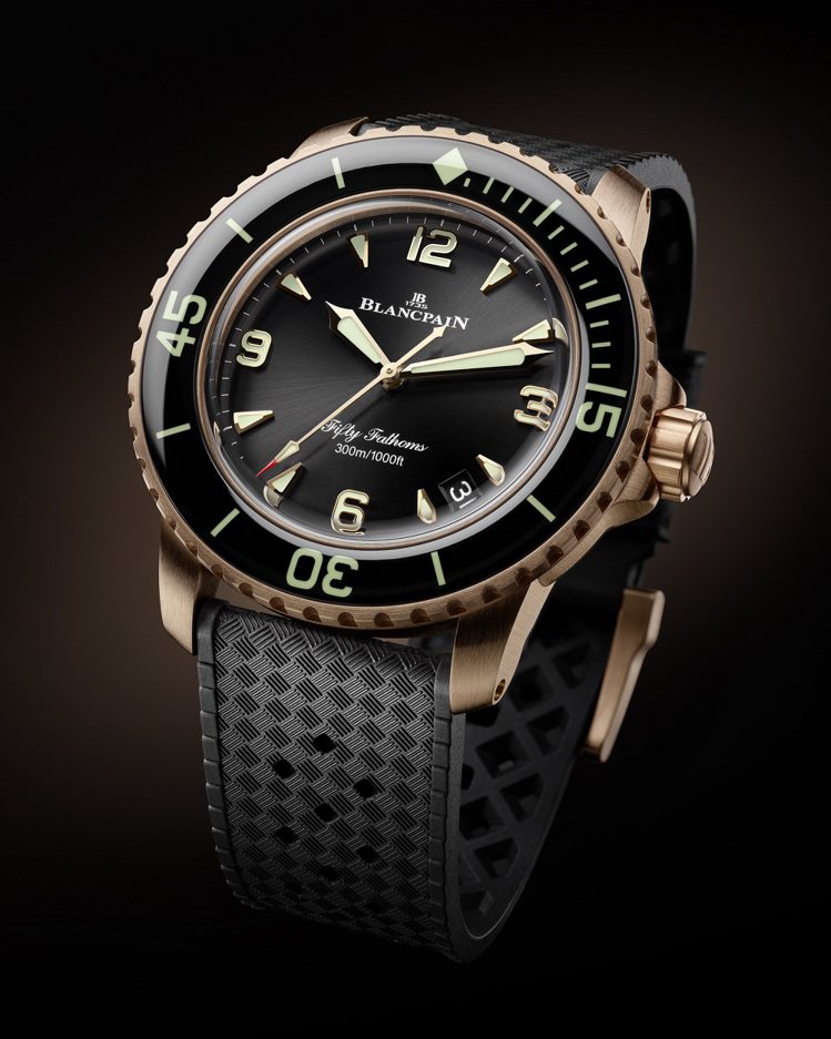 Blancpain五十噚腕表，42毫米、玫瑰金、自動上鍊機芯、防水300米，價格店洽。圖／Blancpain提供