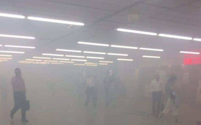 日本東京小田急線電鐵的新宿車站當地時間22日上午11時5分傳出火警。取自X