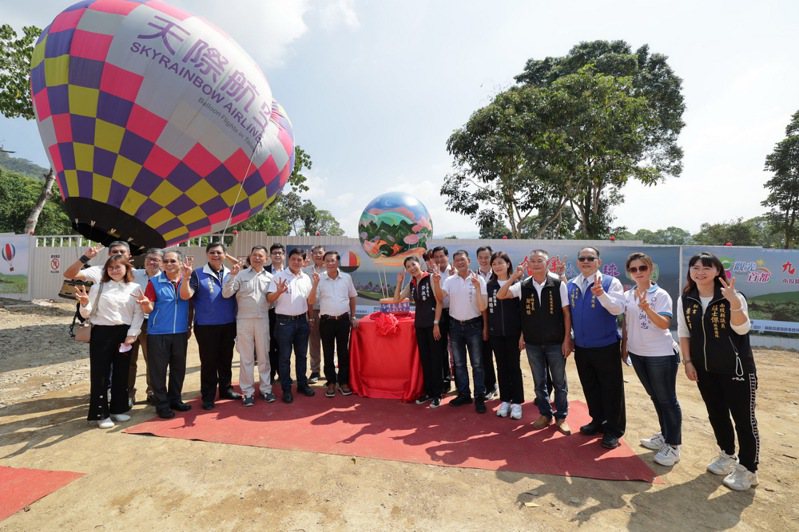 九九峰氦氣球樂園目前興建進度30%，最快後年8月營運。圖／南投縣政府提供