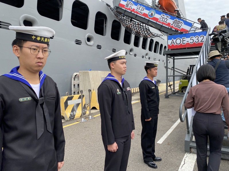 3艘军舰今抵达台中港，今、明两天开放民众参观。记者林佩均／摄影