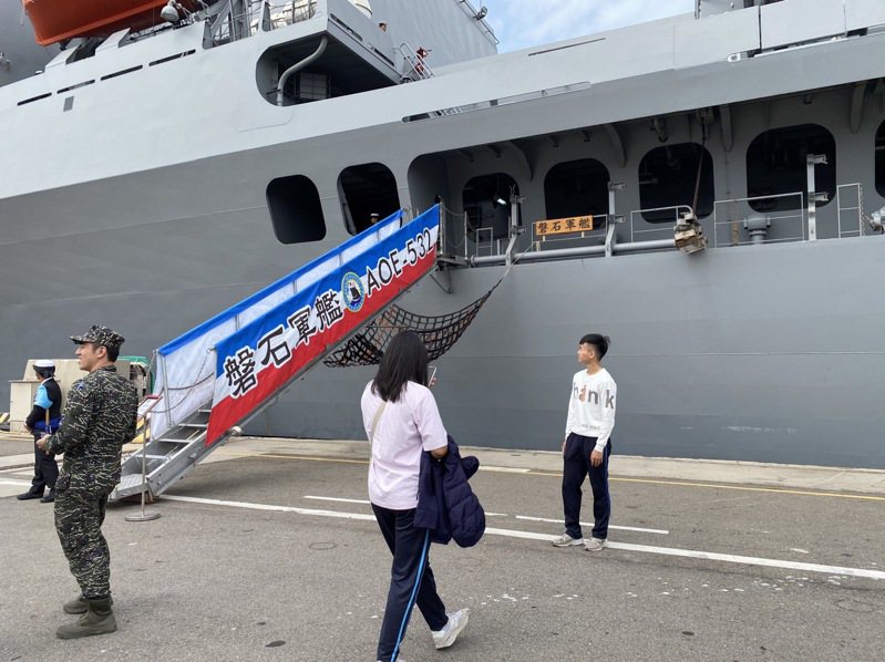 3艘军舰今抵达台中港，今、明两天开放民众参观。记者林佩均／摄影