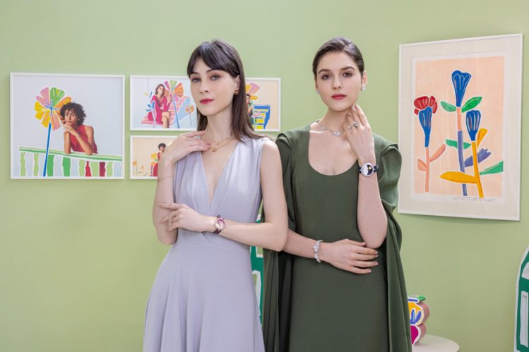 活動現場模特兒展示了梵克雅寶的高級珠寶腕表，以及全新Frivole系列珠寶。圖／梵克雅寶提供