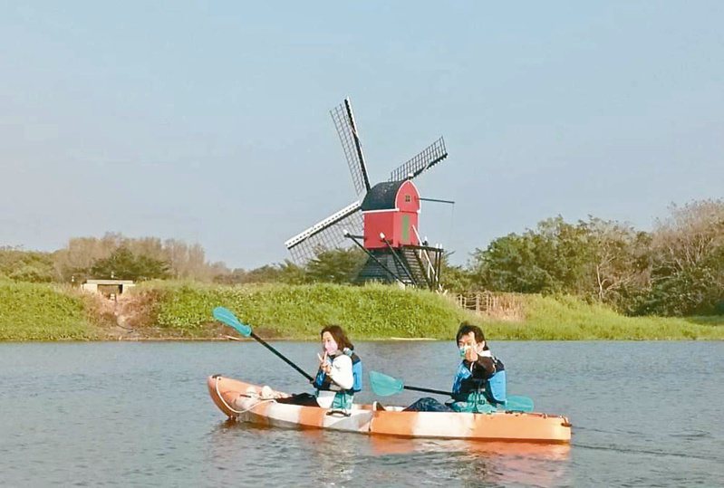 柳營區德元埤荷蘭村以風車節成功建立品牌形象，遊客大增。圖／業者提供