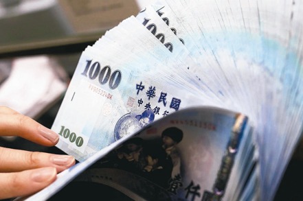 台北外匯市場新台幣兌美元今天收盤收31.988元，升1分。 （聯合報系資料庫）