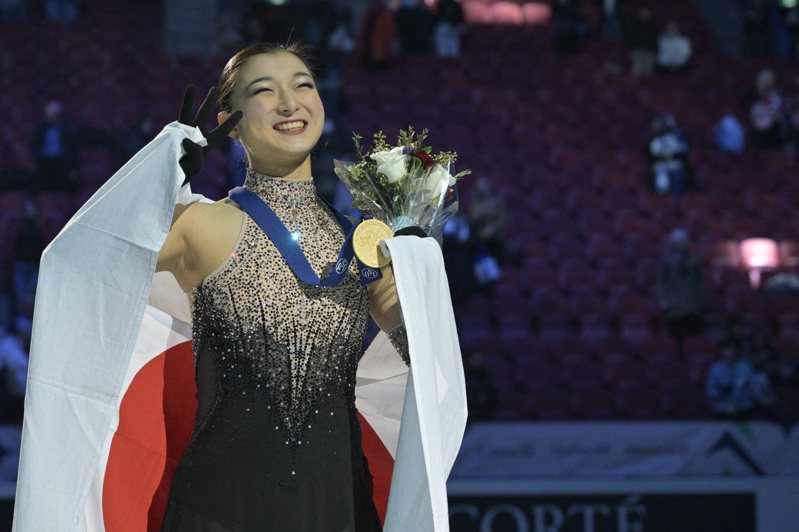 日本花滑女將坂本花織今天在加拿大蒙特婁憑著長曲出色表現，勇奪世界花式滑冰錦標賽冠軍，完成三連霸。 路透