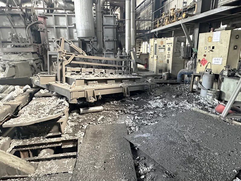 高雄市湖內一家鋁工廠今天發生爆炸工安意外，造成2死6傷，其中2名傷者已出院。 聯合報系照片／記者劉學聖攝影