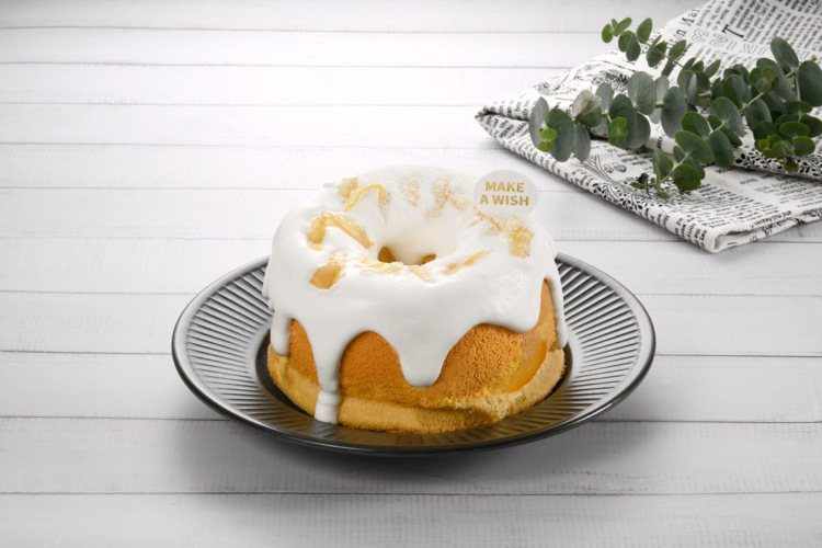 亞尼克首創入口即化超療癒的「雪波」，以戚風蛋糕為靈感再淋上特製北海道奶霜，如同童話般皚皚白雪覆蓋，濃濃日本風的獨特驚喜。柚香雪波售價199元。圖/亞尼克提供