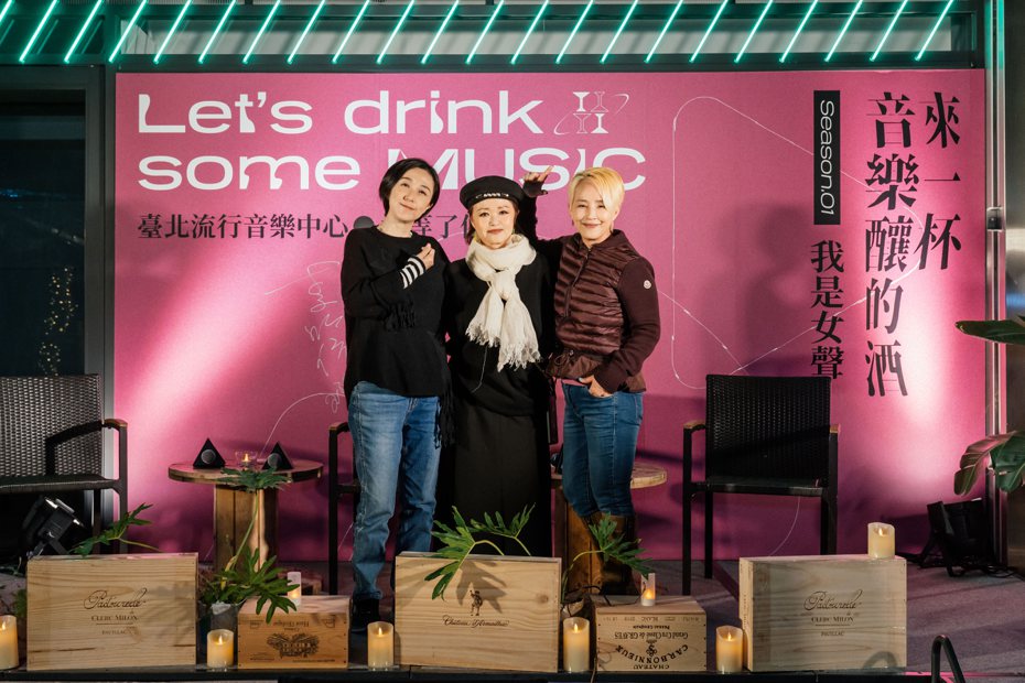 黃韻玲（左起）、金智娟和李明依暢談當年音樂趣事。圖／台北流行音樂中心提供
