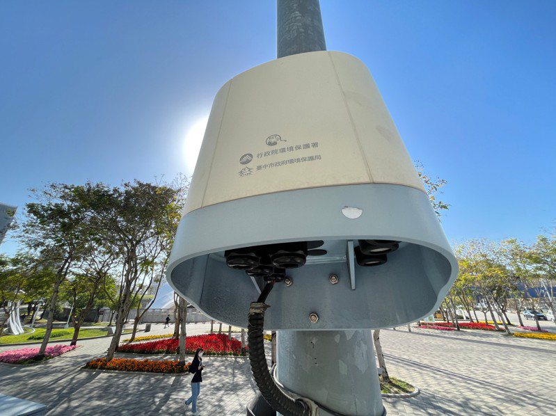 台中市環保局在全市設置1411處空品感測器，今年將調整到空汙熱區布建。圖／台中市環保局提供