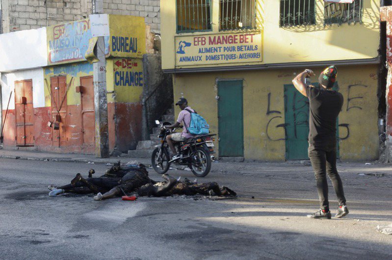海地首都太子港今天一早爆出猛烈槍響。當地居民長期以來飽受暴力活動和食物短缺之苦，但意在恢復社會穩定的過渡政府籌組事宜，至今仍毫無消息。美聯社