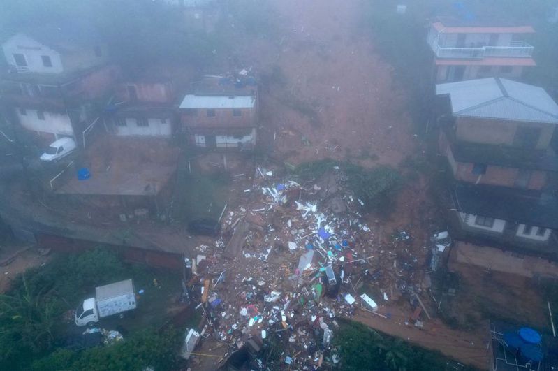強烈風暴襲擊巴西東南部，奪走了10多人性命，其中多數在里約熱內盧州的山區，當局今天派遣救援隊處理「危急」情況。法新社
