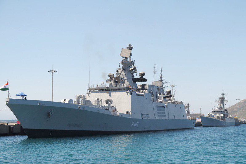 印度媒體今天報導，印度海軍在印度洋海域部署了11艘潛艦，以及35艘水面艦，以因應海盜與中國海軍活動漸趨頻繁的局勢。新華社