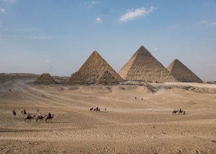 埃及因為以哈戰爭衝擊，下修觀光產業展望。彭博資訊