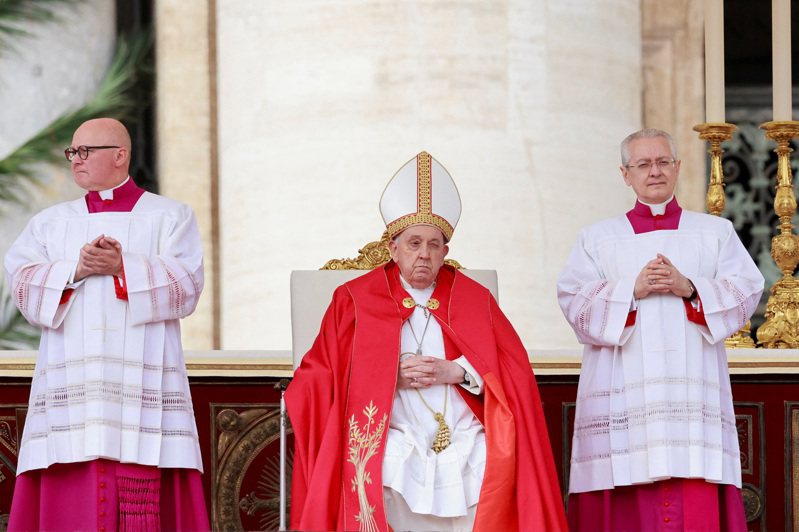 教宗方濟各24日在梵蒂岡舉行的棕櫚主日彌撒儀式上，沒有上台講道。路透社