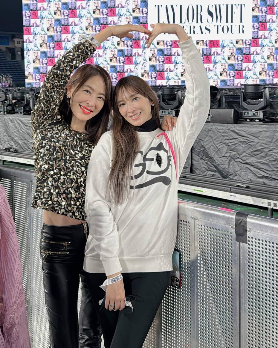 吳佩慈(右)日前跟賈永婕看演唱會，身材遭疑有孕。圖／摘自臉書