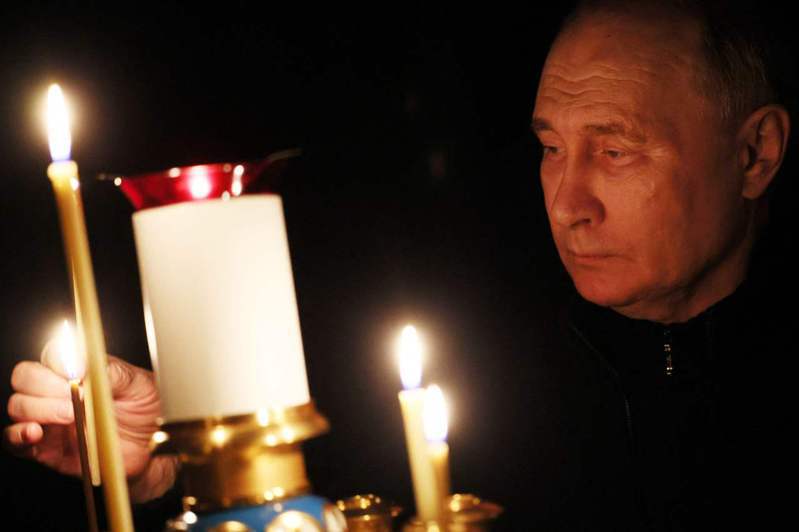 俄羅斯首都莫斯科近郊一間音樂廳22日遇襲，造成137人喪生。伊斯蘭國（IS）已宣稱犯案，首批犯嫌於深夜出庭。俄國總統普亭（Vladimir Putin）宣布今天為全國哀悼日。法新社