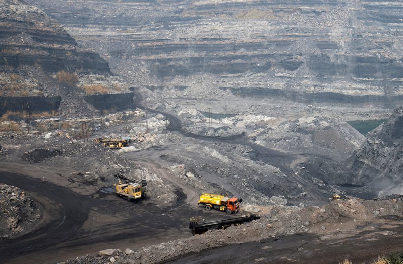 印度的一處露天煤礦場。路透