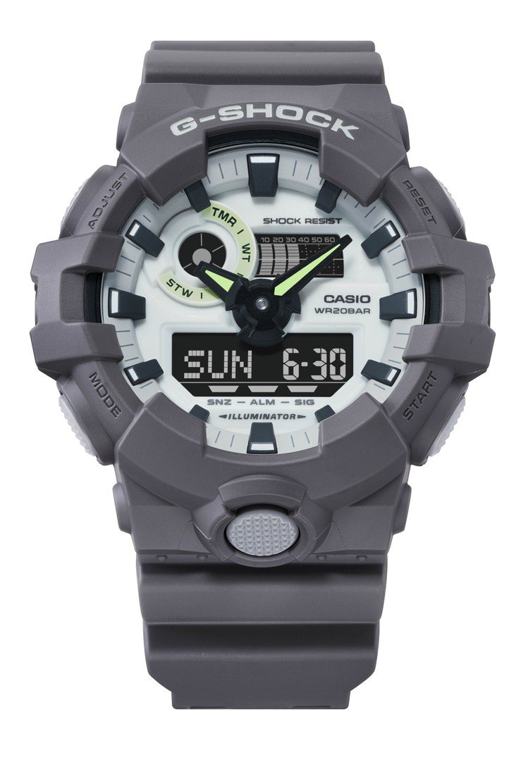 G-SHOCK Hidden Glow系列GA-700HD-8A腕表，4,200元。圖／CASIO提供