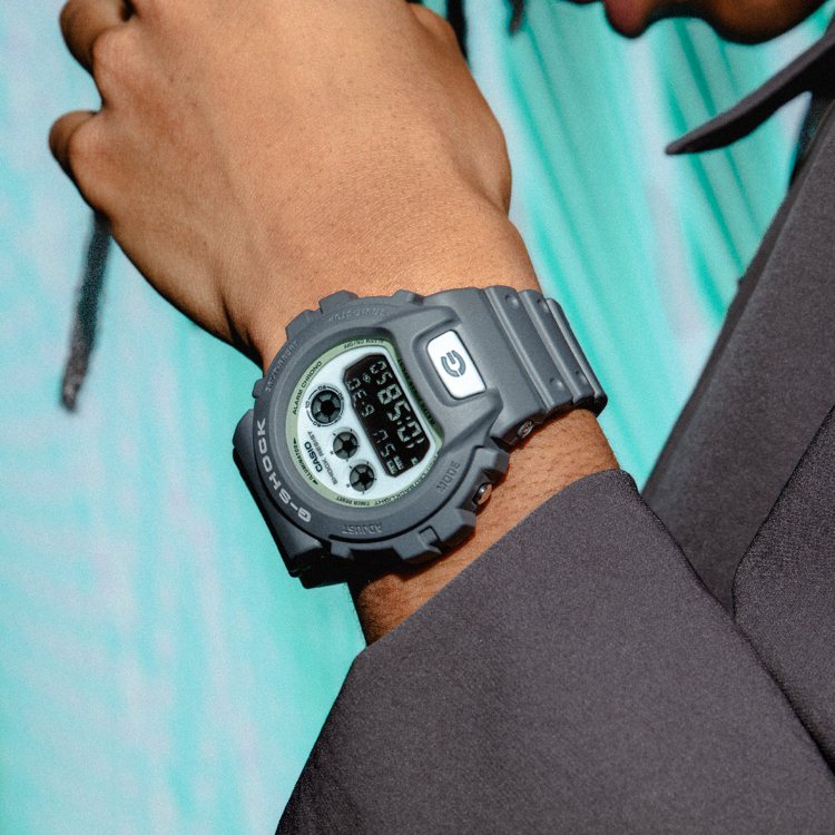 G-SHOCK Hidden Glow系列DW-6900HD-8腕表，3,600元。圖／CASIO提供