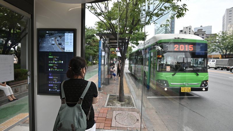 首爾市區公車工會和代表資方的首爾市府歷經多次調薪協商破局，25日宣布從28日下午4點起展開全面罷工。取自X