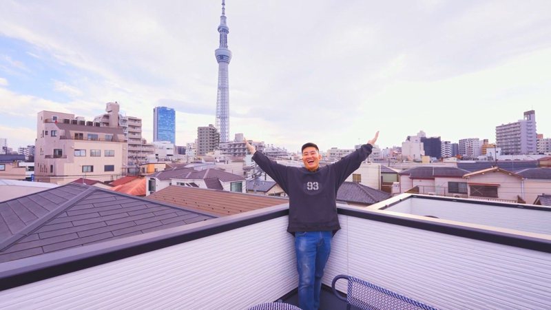 百萬YouTuber Joeman近日曬出在日本購買的3層樓透天新房，不只離晴空塔相當近，且房價僅約新台幣1500萬元，引發熱議。圖／翻攝自YouTube／Joeman