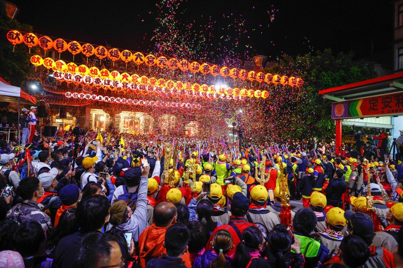 大甲媽祖遶境進香是台灣盛大的宗教活動之一。圖／聯合報系資料照