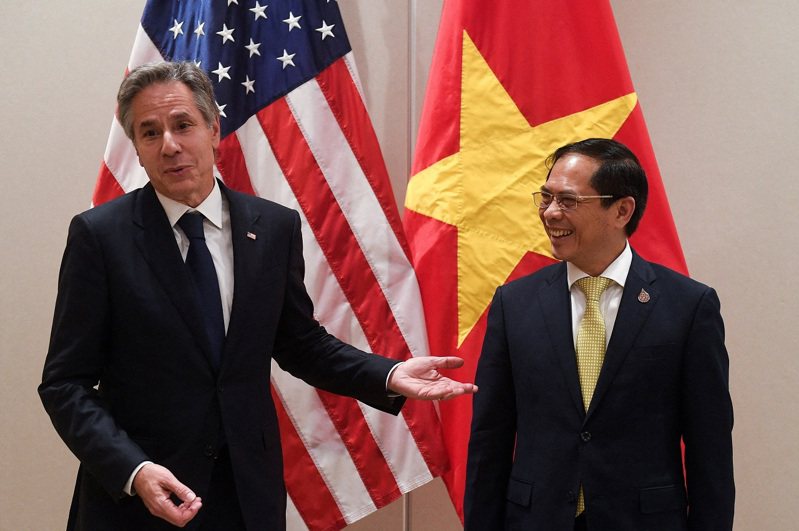 圖為美國國務卿布林肯（左）與越南外交部長裴青山（右）。路透社資料照片