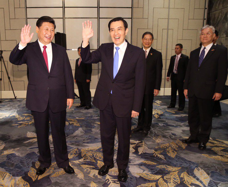 馬英九（左二）預計四月九日在北京大學演講，傳出四月八日舉行馬習二會。圖為二○一五年馬習會。本報資料照片
