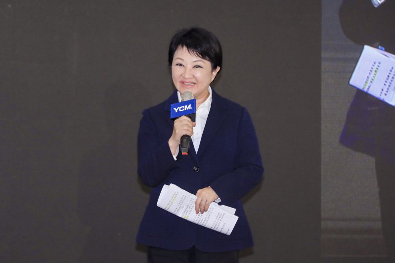 台中市长卢秀燕到场祝贺永进机械生日快乐，一同见证公司的成功与成长。台中市政府提供