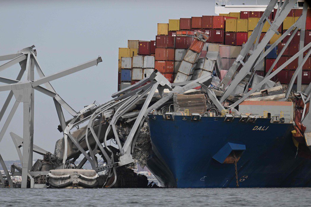 撞毀凱伊橋的「DALI號」，船東為新加坡公司，由丹麥航運巨頭馬士基（Maersk...