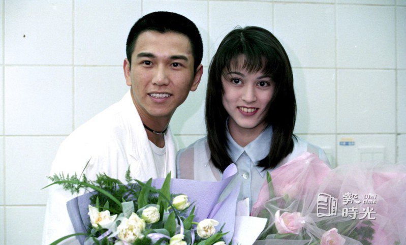 中國廣播電台「金色的頻道」舉辦「面對面歌友會」。圖為藝人溫兆倫（左）、任潔玲（右）。圖／聯合報系資料照（1995/04/02 施偉平攝影）