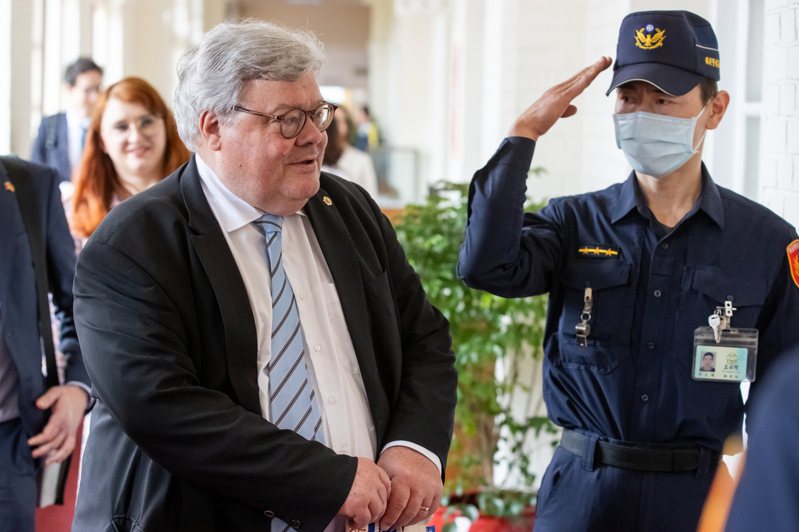 泛歐綠黨訪問團團長包瑞翰（左）。圖／聯合報記者季相儒 攝影