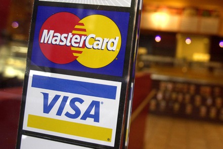 Visa和萬事達卡（Mastercard）和美國商家終於達成美國史上反壟斷案的重大和解。 美聯社