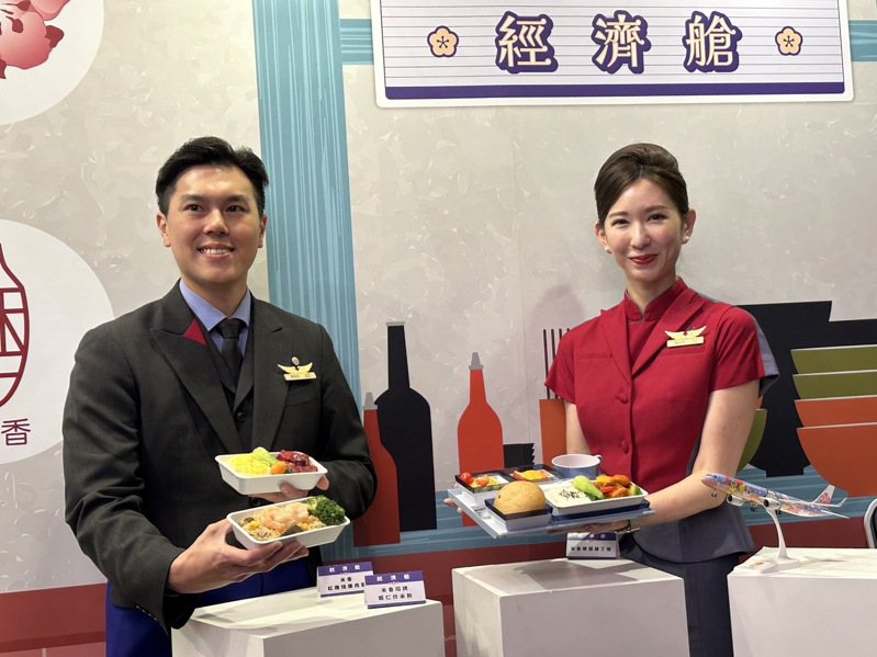 华航致力为旅客提供最优质的飞行体验，餐饮方面陆续在不同航线与各料理领域佼佼者合作。记者杨文琪/摄影