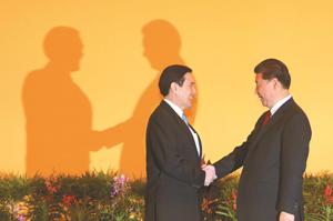 前總統馬英九（左）4月1日赴中國大陸訪問，是否會與大陸國家主席習近平（右）進行「馬習二會」受到高度關注。圖為2015年馬習會。圖／聯合報系資料照片
