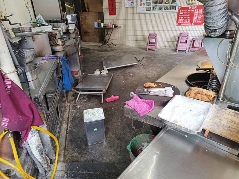 台北市北投区「关渡咸粥」老板娘遭人开枪击伤，送医急救不治身亡。(记者李隆揆／摄影)