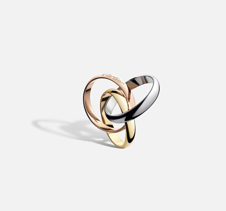 卡地亞首創由獨特三色金組合成外層渾圓、內層光滑的三環Trinity戒指。圖／卡地亞提供