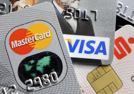 Visa和萬事達卡（Mastercard）同意降低向美國商家收取的刷卡費。 （美聯社）