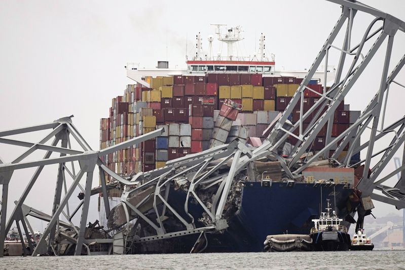 巴爾的摩基伊大橋26日被大型貨櫃輪撞塌，引發短期內可能助長通膨的顧慮。美聯社