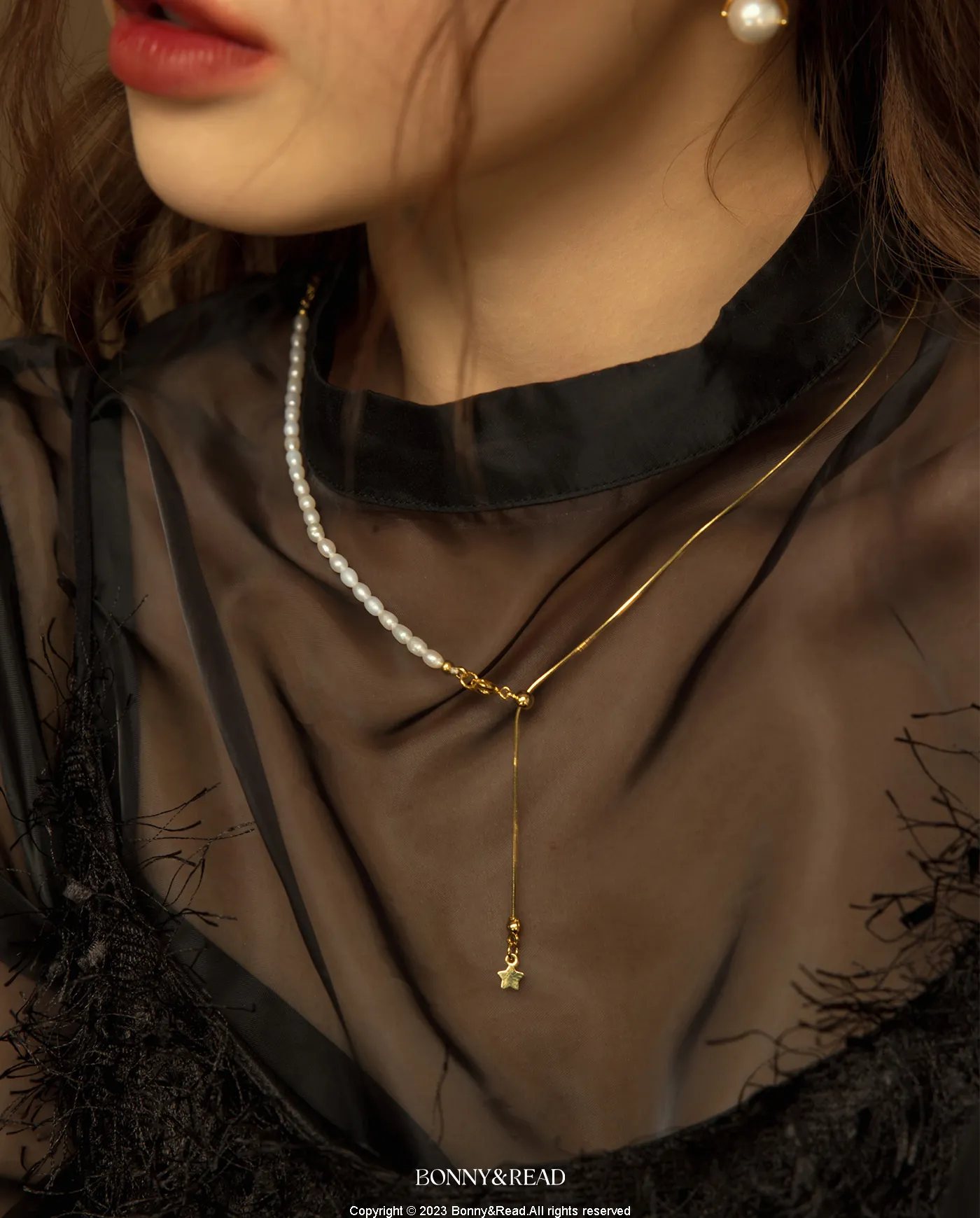 一半珍珠一半金屬的款式超級時尚 圖/bonny&read官網