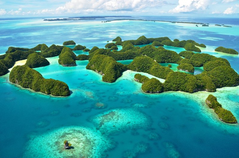 位於西太平洋地區的帛琉，素有「彩虹故鄉」之稱。圖／華航提供
