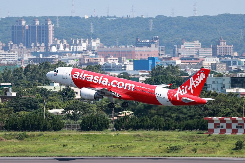 亞洲航空AirAsia上周剛宣布開航台北-沖繩、台北-東京成田、高雄-東京成田3航線，不料，昨天就傳出民眾收到「台北-東京成田」航班取消的退款信。本報資料照片