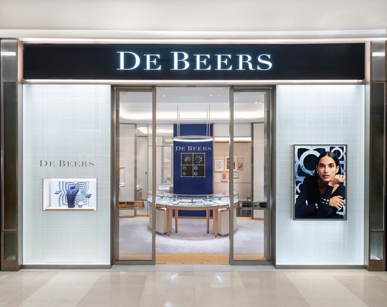 2024年初全新开幕的De Beers台中大远百精品店，为品牌于中台湾开设的首间店点。图／De Beers提供
